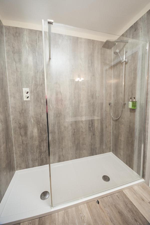 וויסבק Crown Lodge Hotel מראה חיצוני תמונה