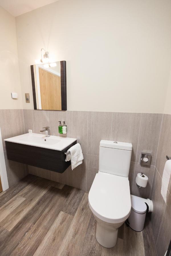 וויסבק Crown Lodge Hotel מראה חיצוני תמונה